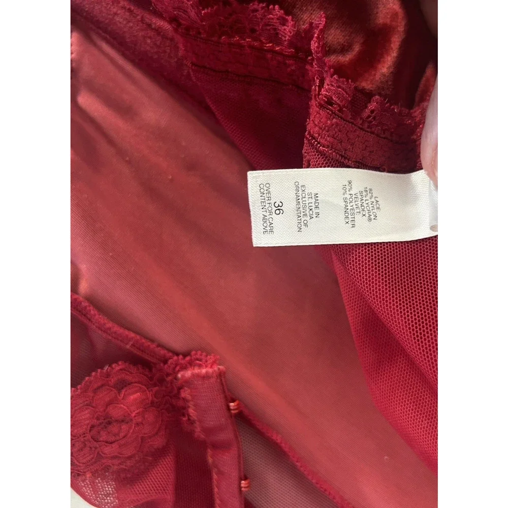 Victoria's Secret Vintage Cranberry Lace & Velvet Corset Bustier set 36/ S panty